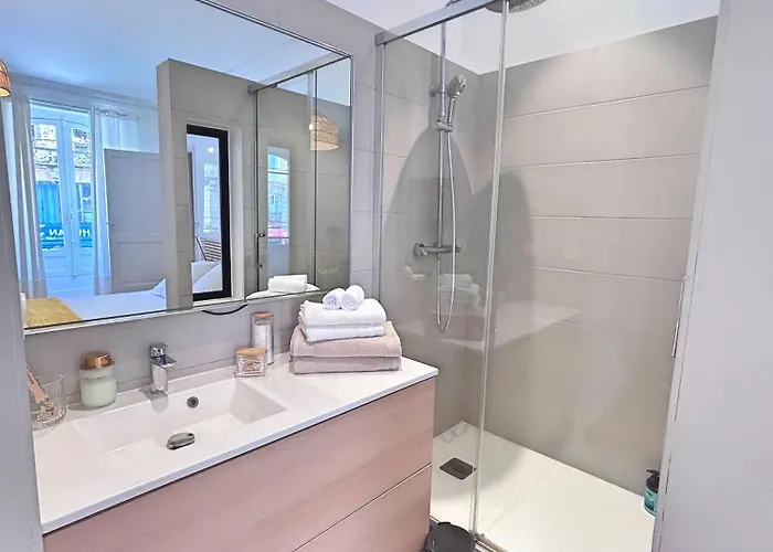 L'elegant Paradoux - 3 Sdb - 2 Wc - Ascenseur - Parking - Plein Centre Lejlighed *