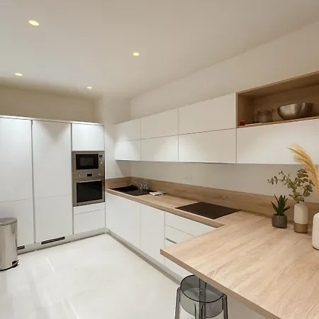 L'elegant Paradoux - 3 Sdb - 2 Wc - Ascenseur - Parking - Plein Centre Apartman *