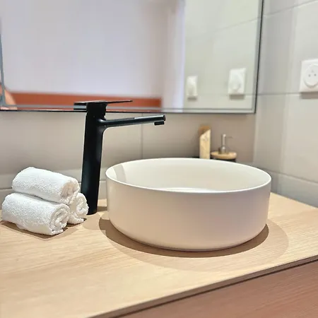 L'elegant Paradoux - 3 Sdb - 2 Wc - Ascenseur - Parking - Plein Centre Appartement