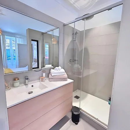 L'elegant Paradoux - 3 Sdb - 2 Wc - Ascenseur - Parking - Plein Centre Apartment *